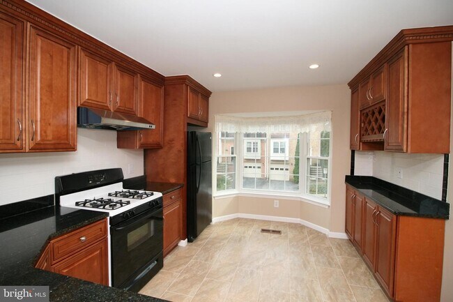 Building Photo - 512 Suffield Dr