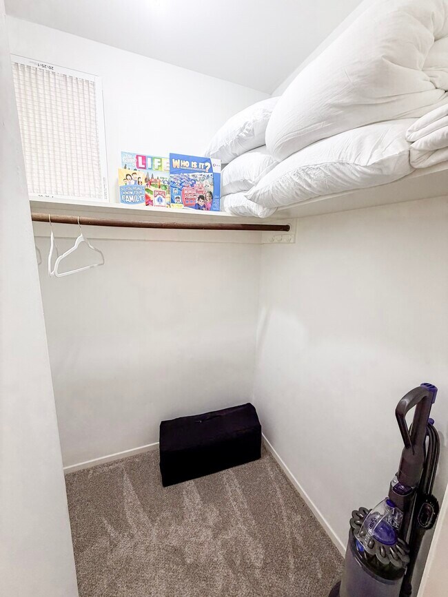 Building Photo - 29 Pinewood Forest Ct