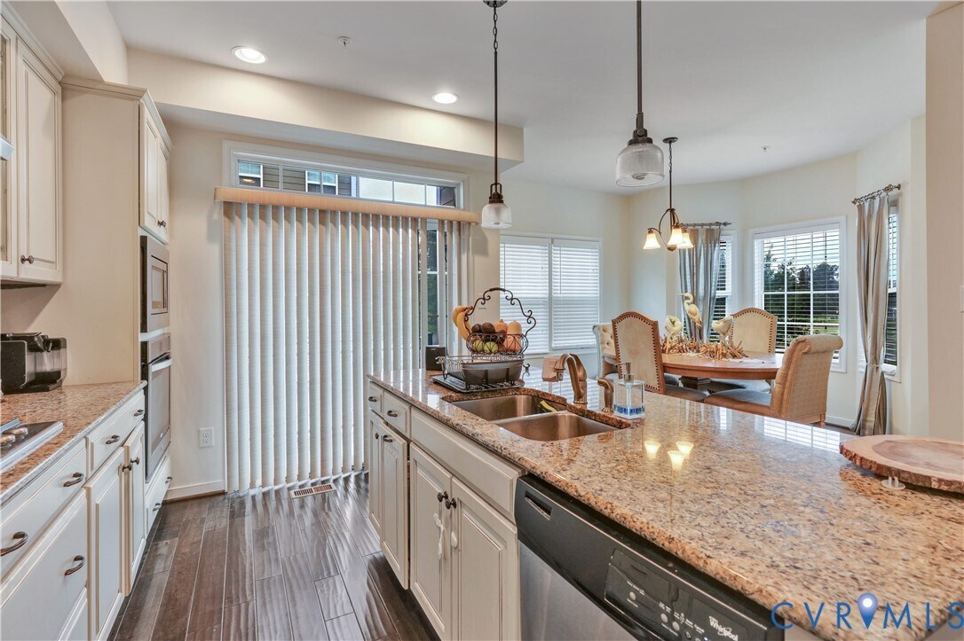 Building Photo - 3900 Liesfeld Pl