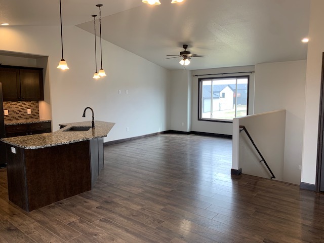 Building Photo - 528 Bull Run Dr