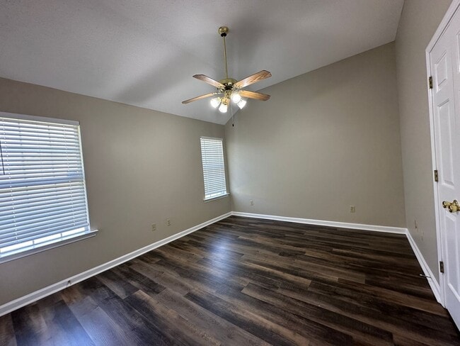 Building Photo - Olive Branch/ Center Hill Area- 3BR/ 2BA AVAILABLE NOW! New Flooring and Freshly Painted!