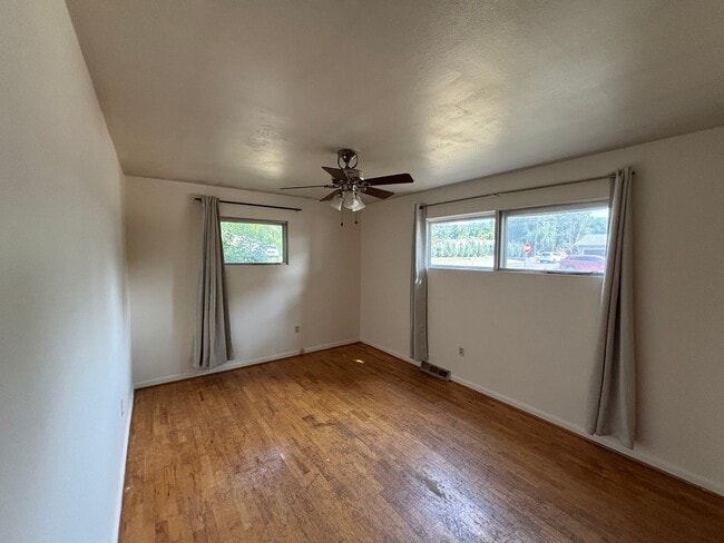Building Photo - 2608 Cardinal Dr