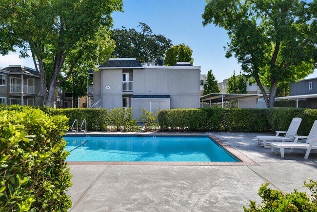 Building Photo - Updated Walnut Creek Condo | 2 Bed • Pool • In-Unit Laundry • Near BART