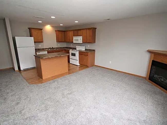 Building Photo - 3170 SW Arlan Ln