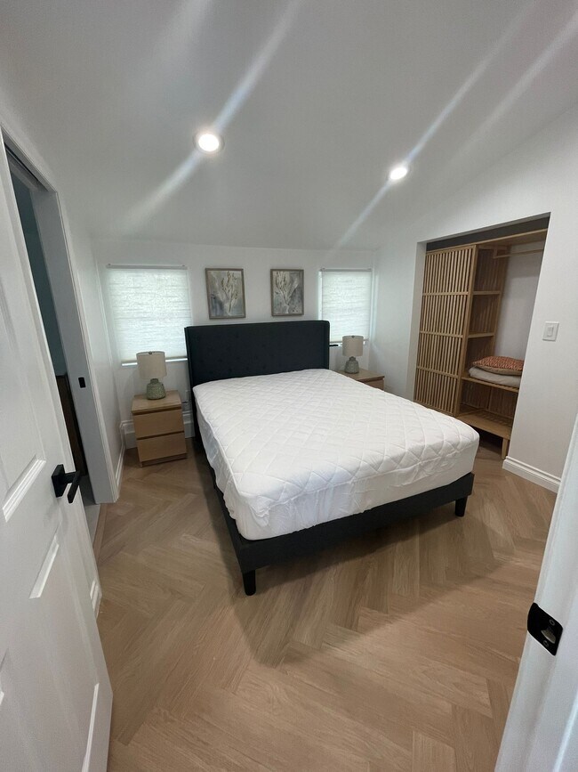 Building Photo - 6908 Royer Ave