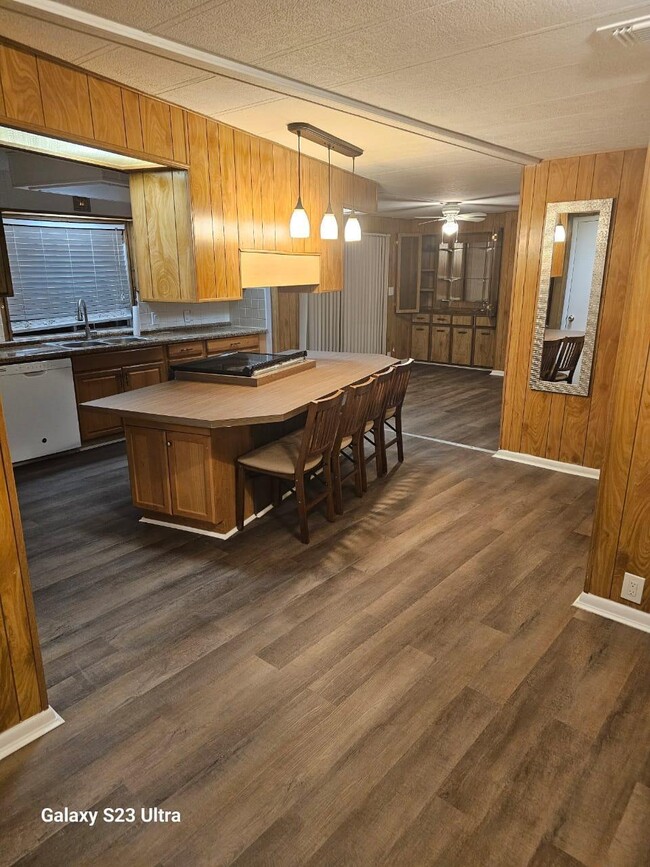 Primary Photo - 11621 Venetian Ave