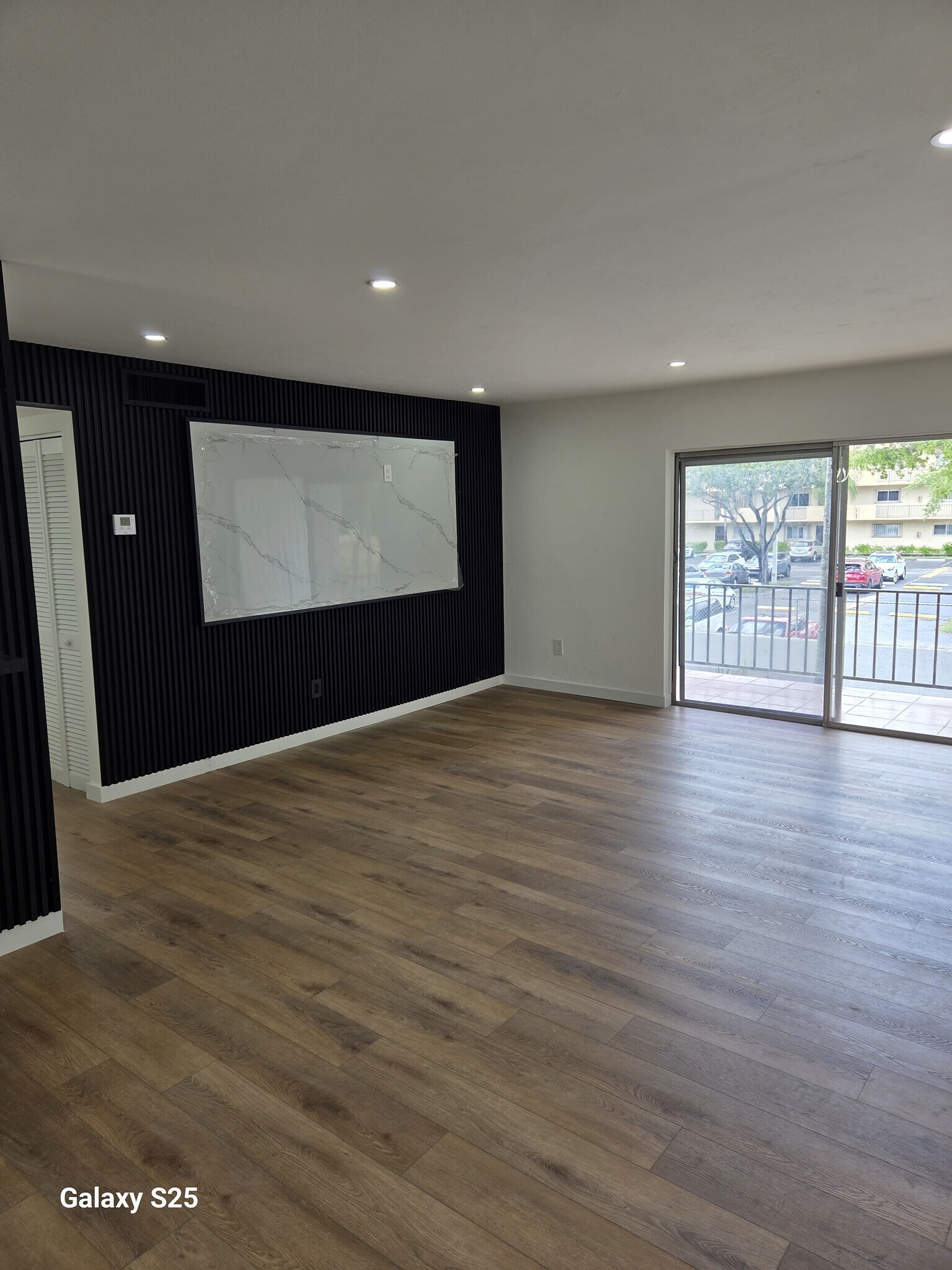 Building Photo - 10397 N Kendall Dr