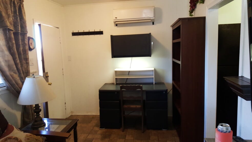 Living rm n entrance to home - 319 E Bailey St