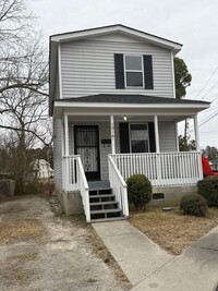 Building Photo - Cozy Home with a Great Location In Town