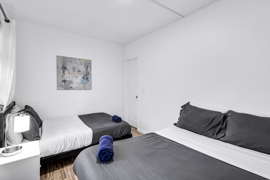 Building Photo - 975-977-977 SW 10th St