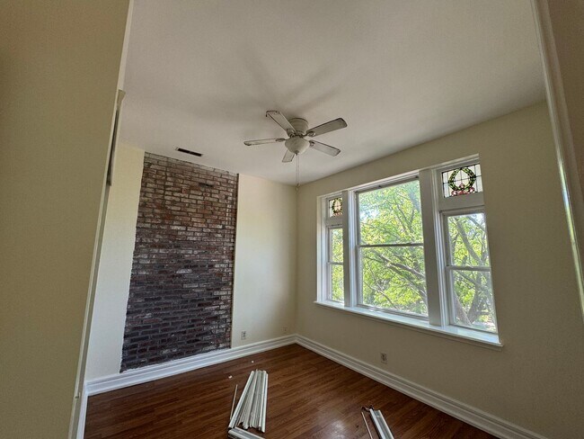 Building Photo - 2027 Russell Blvd