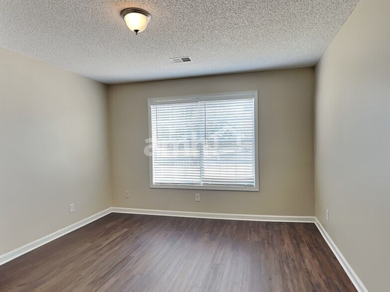 Building Photo - 241 Hunters Chase