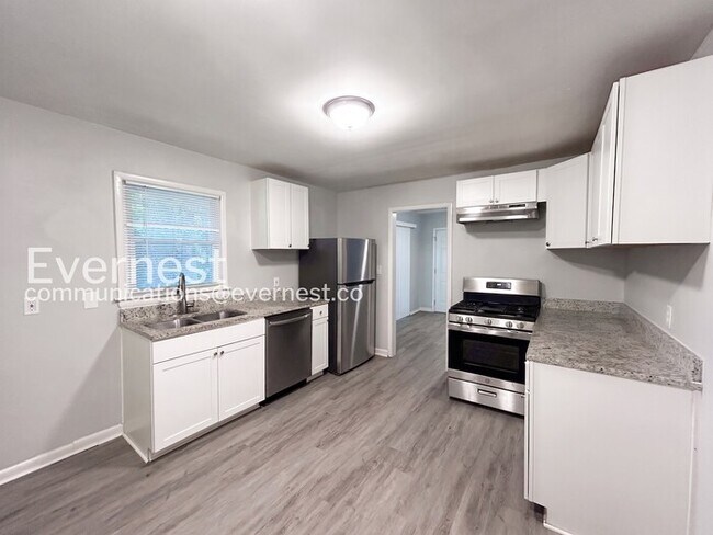 Building Photo - Limited Time Special Offer / 3 beds 2 baths Spacious Single Family Home with Carport and Deck /  ...