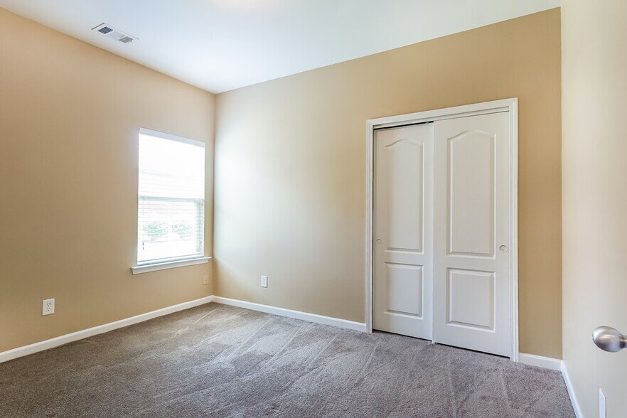 Building Photo - 4652 Rosser Loop Dr