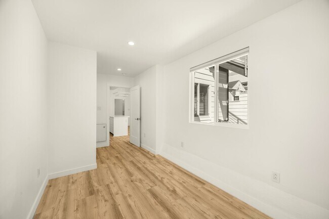 Building Photo - 3049-3051 Clement Street (1356rc)