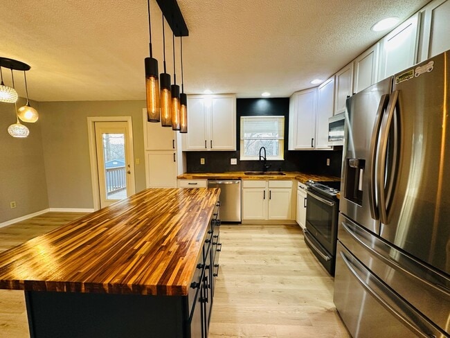 Building Photo - Stunning West Knoxville Transformation | Designer Kitchen & Smart Home Features