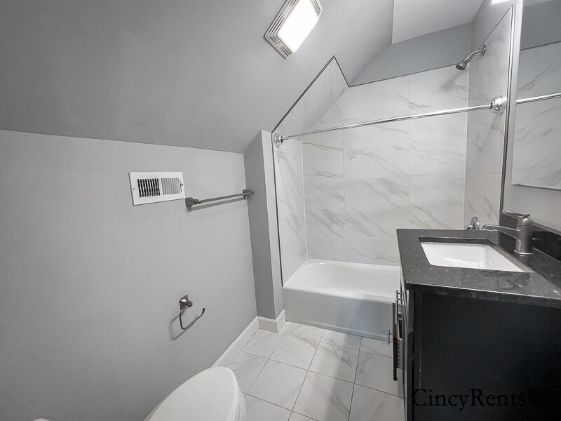 Building Photo - 2642 Madison Rd