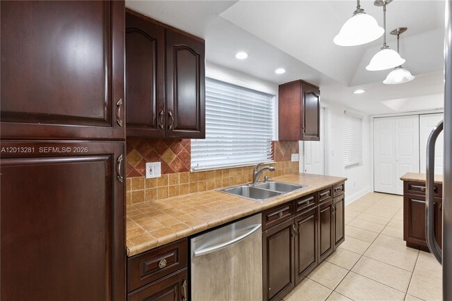 Building Photo - 5770 SW 55th St