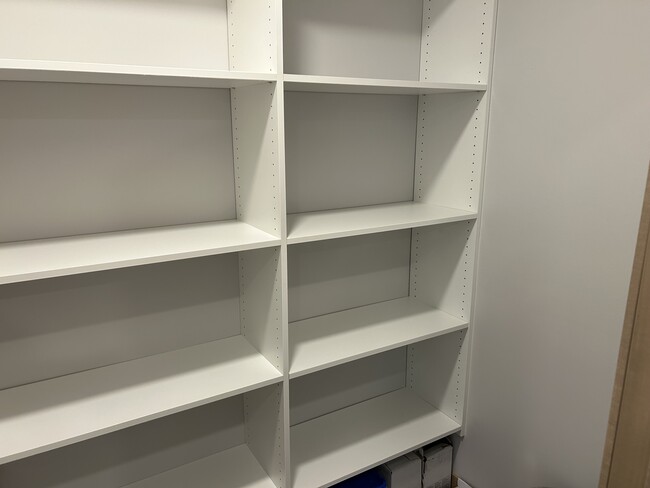 Building Photo - 6103 S Alki Pl