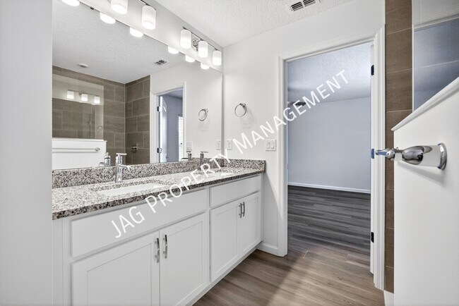 Building Photo - 615 Chaloupe St SE