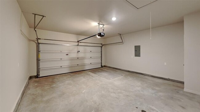 Building Photo - 6813 Labelle Dr