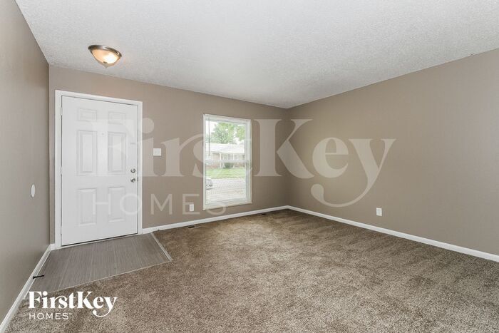 Building Photo - 733 Watersedge Dr