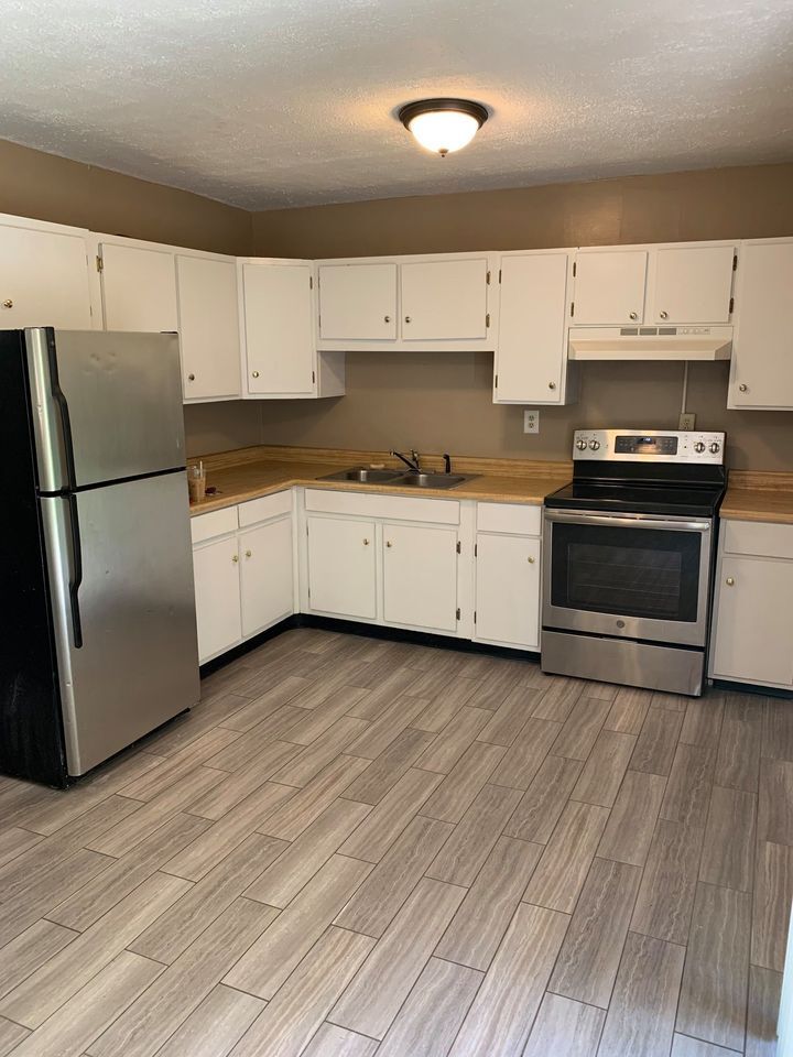 Building Photo - 1361 Finch Ln