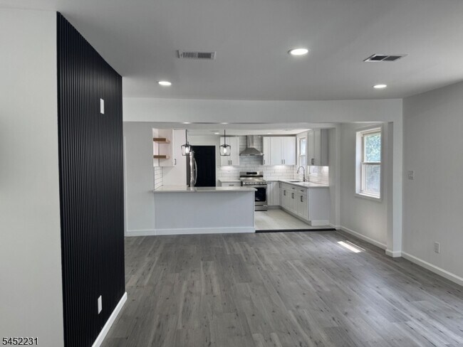 Building Photo - 114 Orange Ave