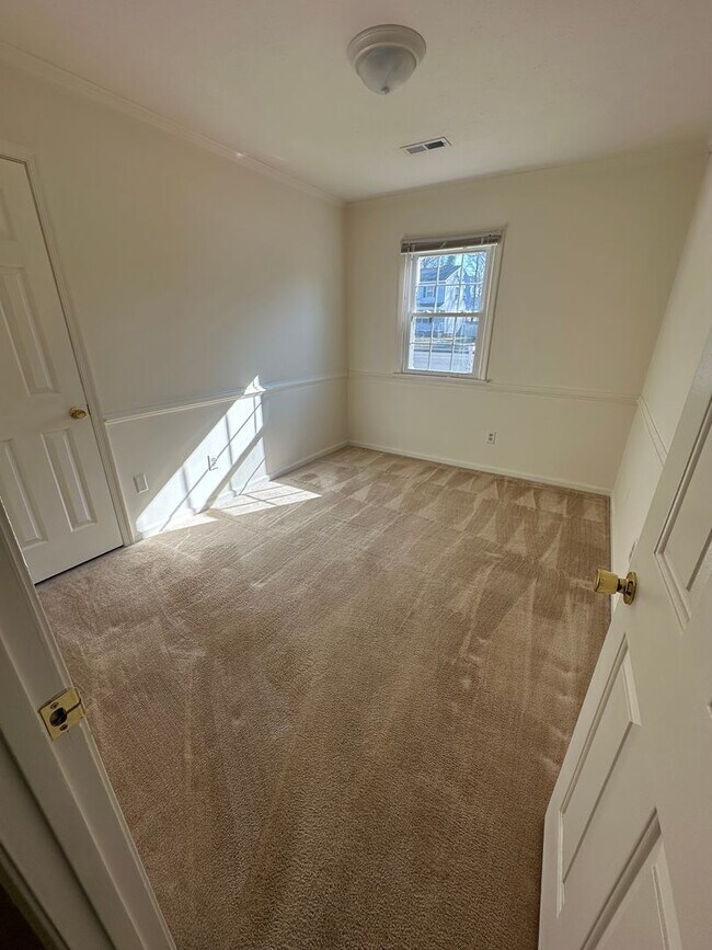 Building Photo - Located in Close Proximity to City Center.