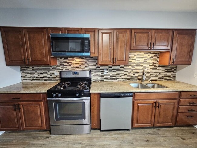 Building Photo - 1395 Freeland Ave