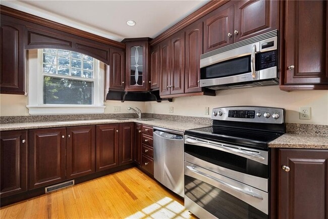 Building Photo - 107 Old Beach Rd