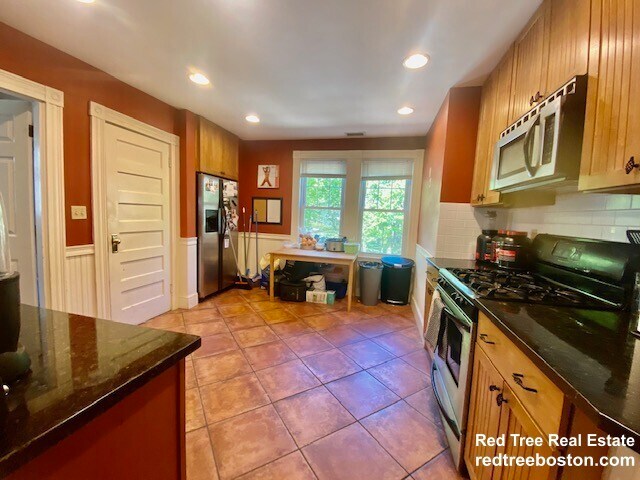 Building Photo - 24 Burton St