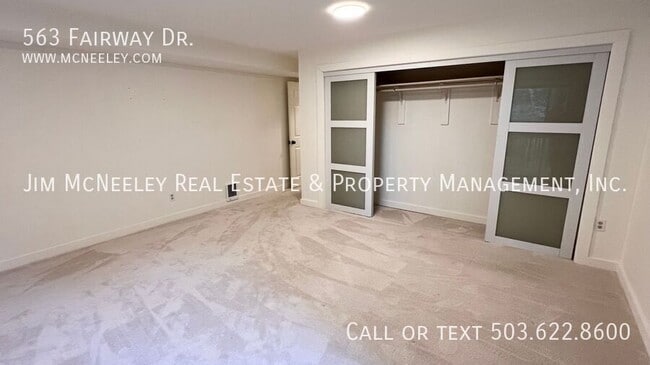 Building Photo - 563 Fairway Dr