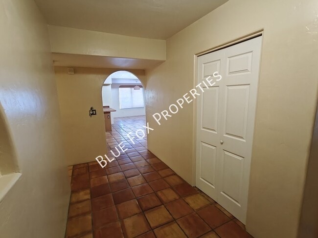 Building Photo - 9097 N Jessy Ln