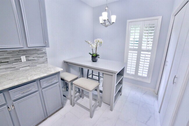 Building Photo - 727 Bunker Hill Rd