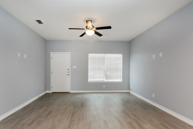 Building Photo - Regency on 18th