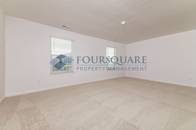 Building Photo - Spacious 3-Bed Home with Loft, Modern Kitc...