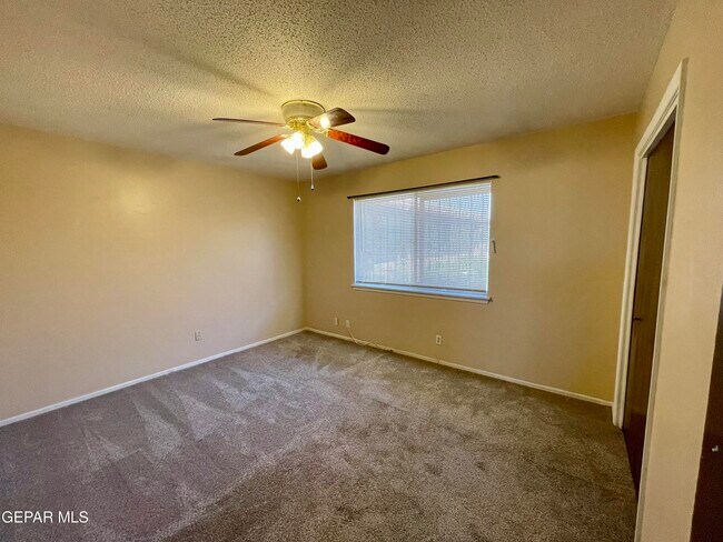 Building Photo - 8638 Mettler Dr