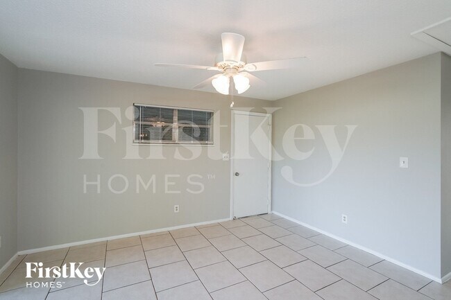 Building Photo - 1423 Caywood Cir S