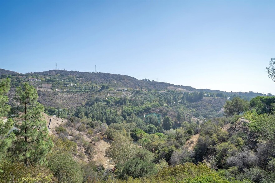 Building Photo - 2324 Banyan Dr