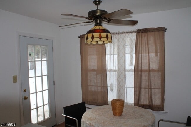 Building Photo - 2 Washington Ct