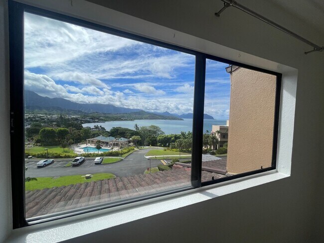 Building Photo - Beautiful 2 bedroom, 2 bath townhome