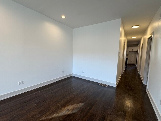 Building Photo - 7812 S Paxton Ave