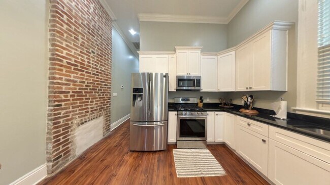 Building Photo - Well-Kept 2-Bedroom, 1-Bath Home in a Desi...