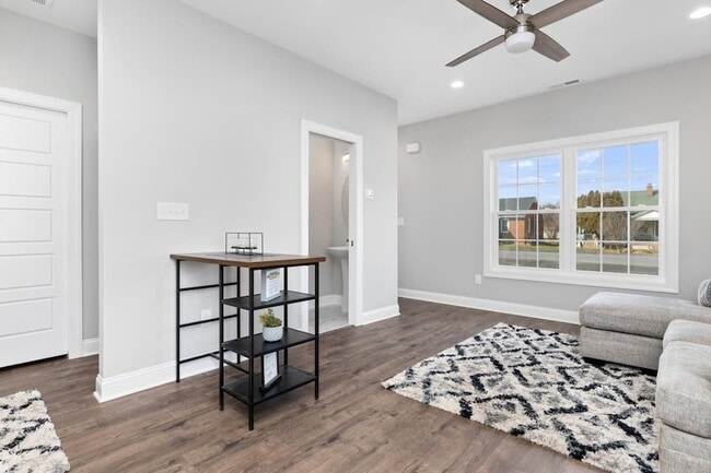 Building Photo - 1013 B St