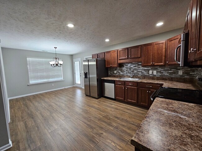 Building Photo - 2676 Delong St