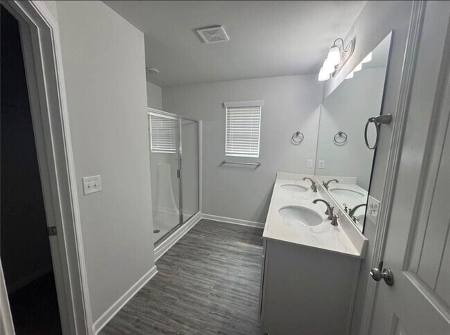 Building Photo - 25 Bush Arbor Pl