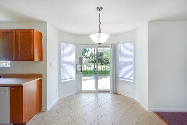 Building Photo - 1394 Fall Ridge Dr