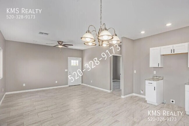 Building Photo - 1304 S 5th Ave