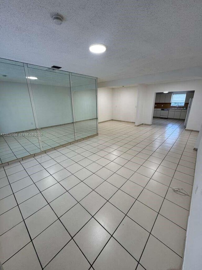 Building Photo - 300 E 37th St